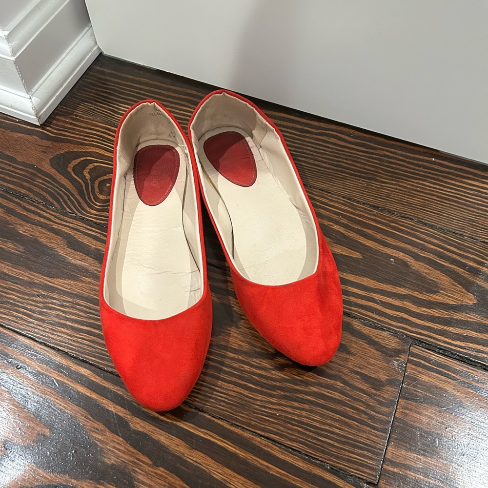 BAMBOO Red Ballet Flats Elegant Suede Loafers
